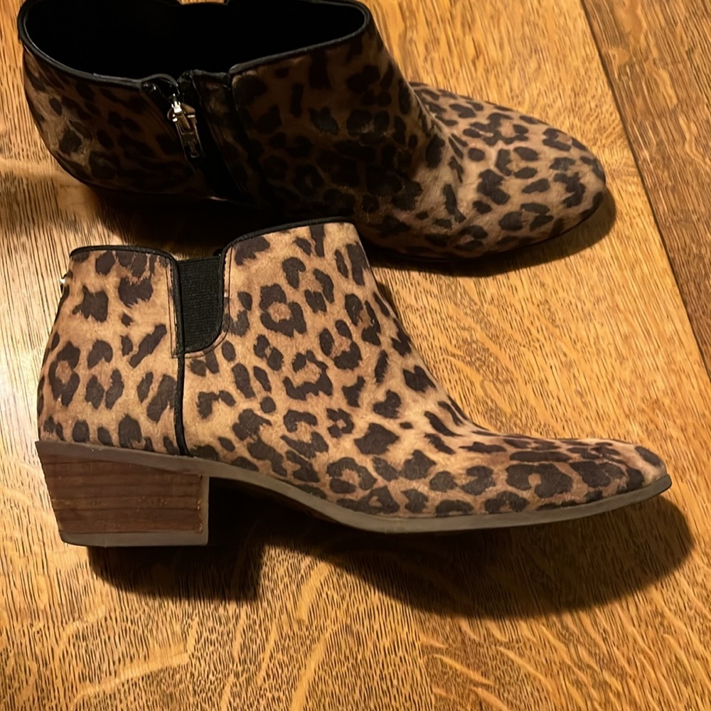 Leopard print Circus ankle boots. Size 9. - Picture 5 of 9